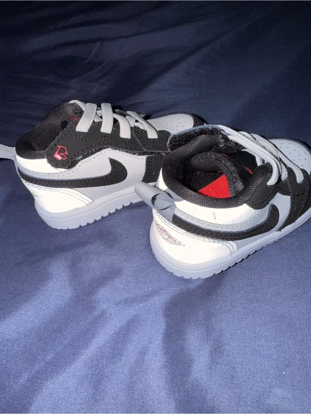 Nike Velcro Sneakers.   BEST OFFER!!! - Picture 5 of 5